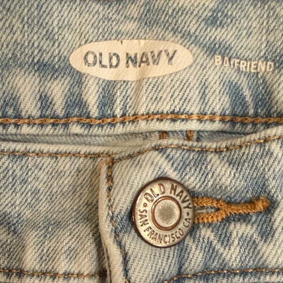 Old Navy Boyfriend Light Wash Distressed Denim Shorts - Picture 2 of 6